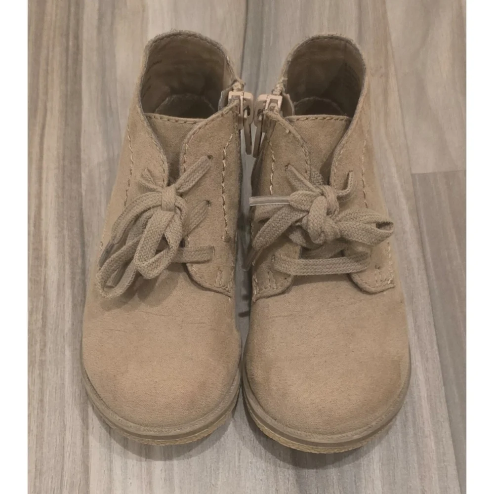 Cat & Jack Chukka Boots – Size 6 – Taupe